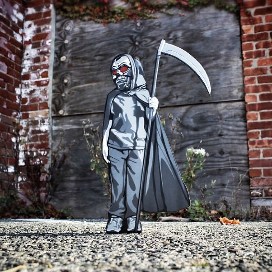 Artist Leaves Tiny Wooden Figures Around The City For People To Find