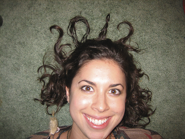 Woman Takes The Same New Year’s Pic 10 Years In A Row And Someone Noticed She Hasn’t Aged A Bit Woman Takes The Same New Year’s Pic 10 Years In A Row And Someone Noticed She Hasn’t Aged A Bit