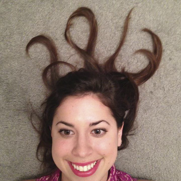 Woman Takes The Same New Year’s Pic 10 Years In A Row And Someone Noticed She Hasn’t Aged A Bit Woman Takes The Same New Year’s Pic 10 Years In A Row And Someone Noticed She Hasn’t Aged A Bit