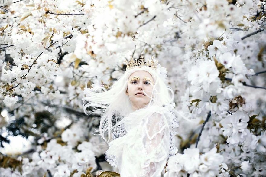 This Photographer Photographs Women Like No One Else, And The Result Is Straight From A Fairy Tale This Photographer Photographs Women Like No One Else, And The Result Is Straight From A Fairy Tale