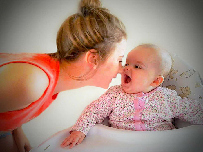 This Mom’s Genius Trick That Stops Her Baby Crying Is Going Viral, But Not Everyone Approves It This Mom’s Genius Trick That Stops Her Baby Crying Is Going Viral, But Not Everyone Approves It