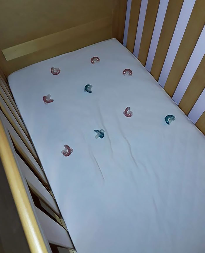 This Mom’s Genius Trick That Stops Her Baby Crying Is Going Viral, But Not Everyone Approves It This Mom’s Genius Trick That Stops Her Baby Crying Is Going Viral, But Not Everyone Approves It