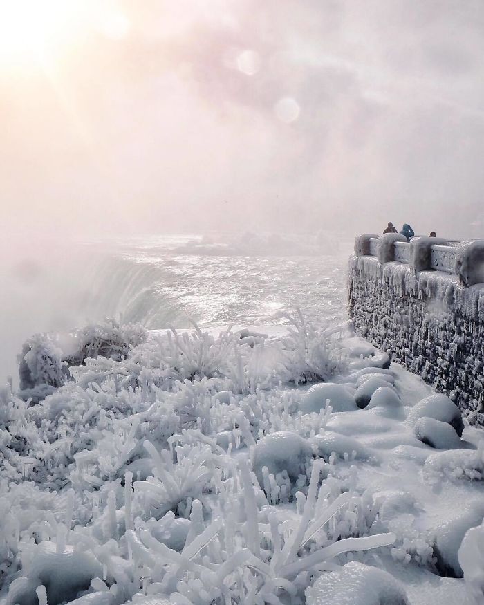 It&#8217;s So Cold In North America That Niagara Falls Is Frozen, And It Looks Like Something From Narnia