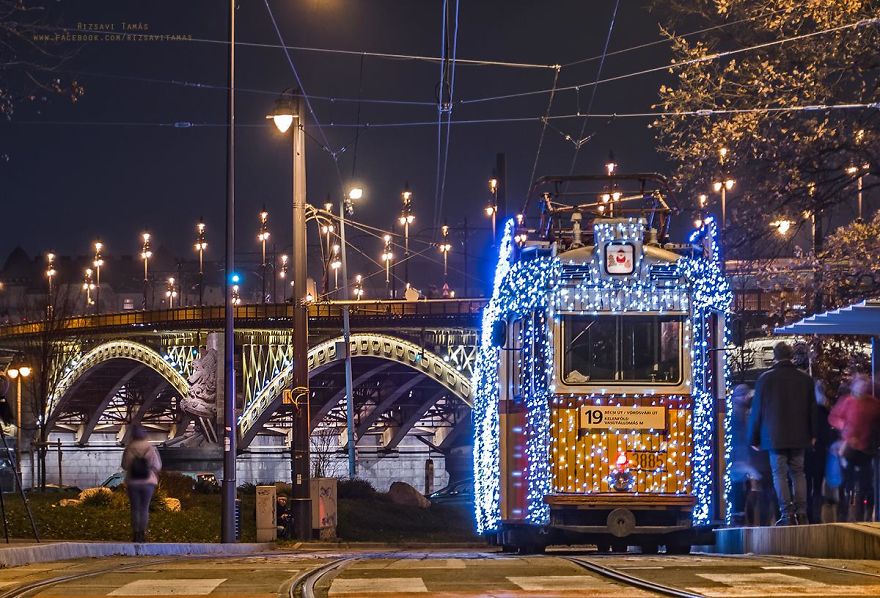 I Spent The Last Three Christmas Seasons Capturing The Wonderful Festive Air Of My Hometown