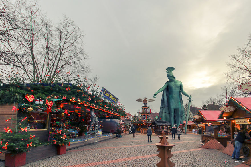 I Made A Walking Monument With Photoshop I Made A Walking Monument With Photoshop