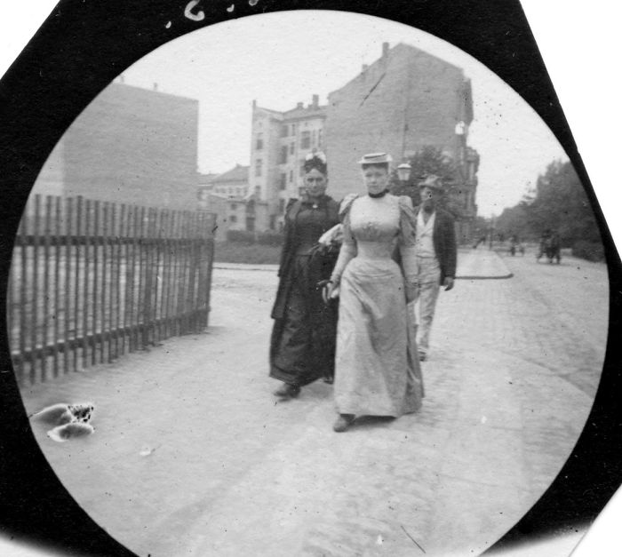 19-Year-Old Student Hides Spy Camera In His Clothing To Take Secret Street Photos In The 1890s