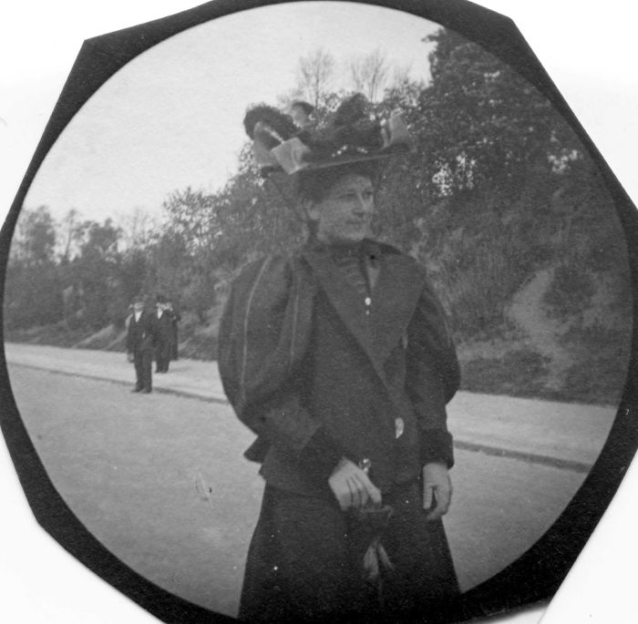 19-Year-Old Student Hides Spy Camera In His Clothing To Take Secret Street Photos In The 1890s