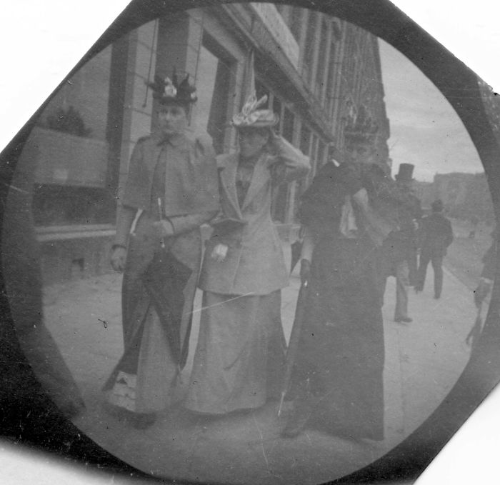 19-Year-Old Student Hides Spy Camera In His Clothing To Take Secret Street Photos In The 1890s