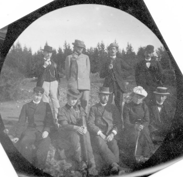 19-Year-Old Student Hides Spy Camera In His Clothing To Take Secret Street Photos In The 1890s