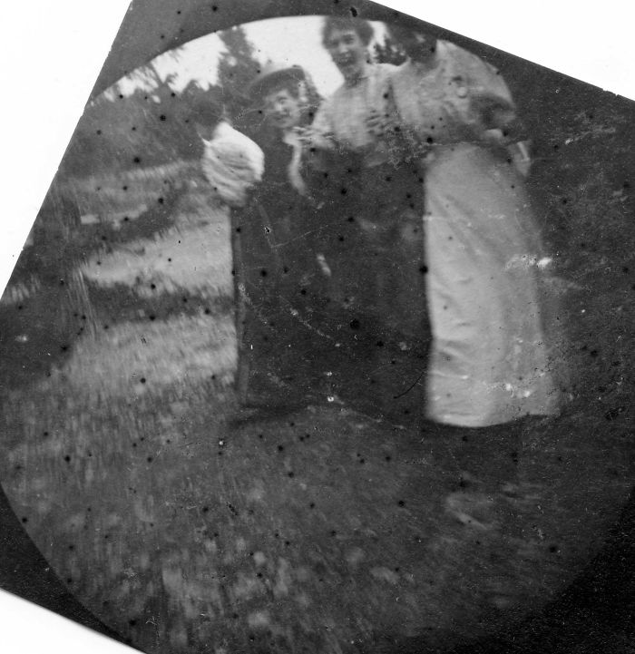 19-Year-Old Student Hides Spy Camera In His Clothing To Take Secret Street Photos In The 1890s
