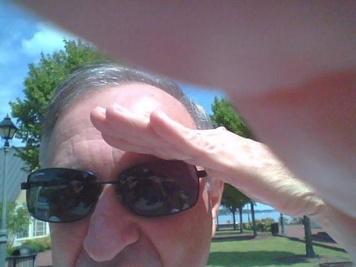 111 Times People Asked Strangers To Take Their Picture And Deeply Regretted It Later 111 Times People Asked Strangers To Take Their Picture And Deeply Regretted It Later