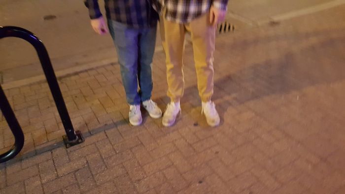 111 Times People Asked Strangers To Take Their Picture And Deeply Regretted It Later 111 Times People Asked Strangers To Take Their Picture And Deeply Regretted It Later