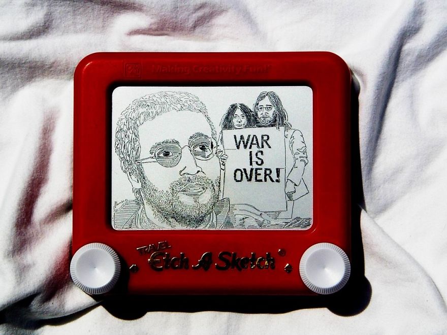 Etch-A-Sketch Artist Creates Mind-Blowing Works By Simply Turning The Dials Etch-A-Sketch Artist Creates Mind-Blowing Works By Simply Turning The Dials