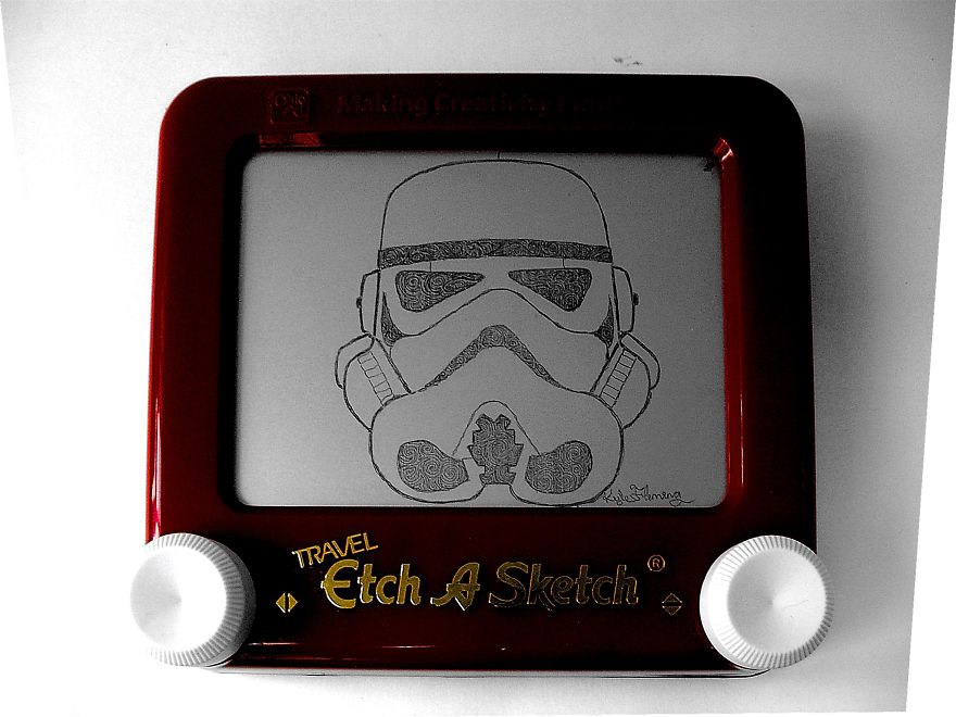 Etch-A-Sketch Artist Creates Mind-Blowing Works By Simply Turning The Dials Etch-A-Sketch Artist Creates Mind-Blowing Works By Simply Turning The Dials