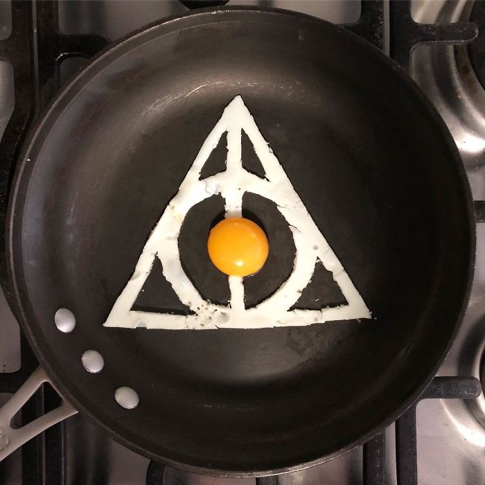 Artist Turns His Breakfast Eggs Into Works Of Art Artist Turns His Breakfast Eggs Into Works Of Art