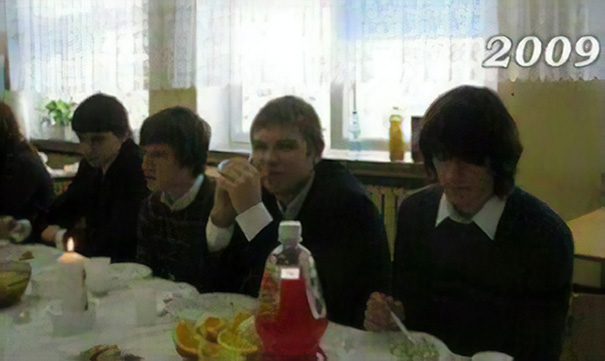 Every Year These 4 Friends Take The Same Christmas Photo, And The Way They Change Is Amazing Every Year These 4 Friends Take The Same Christmas Photo, And The Way They Change Is Amazing