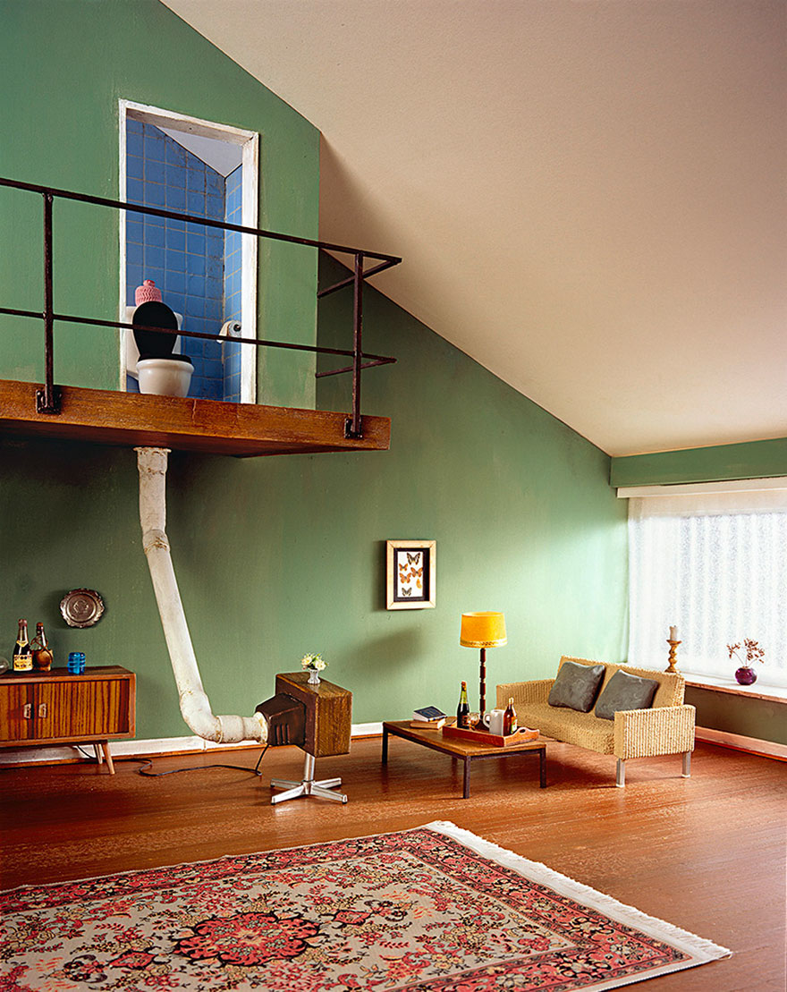 German Artist Creates Miniature Scenes With A Darkly Satirical Twist German Artist Creates Miniature Scenes With A Darkly Satirical Twist