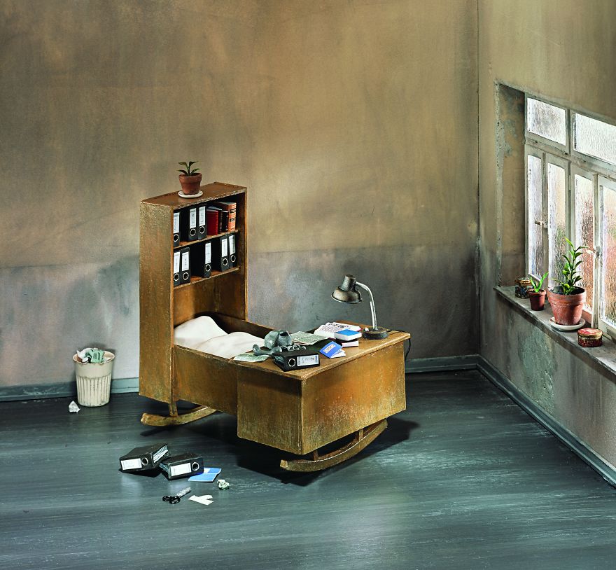 German Artist Creates Miniature Scenes With A Darkly Satirical Twist German Artist Creates Miniature Scenes With A Darkly Satirical Twist