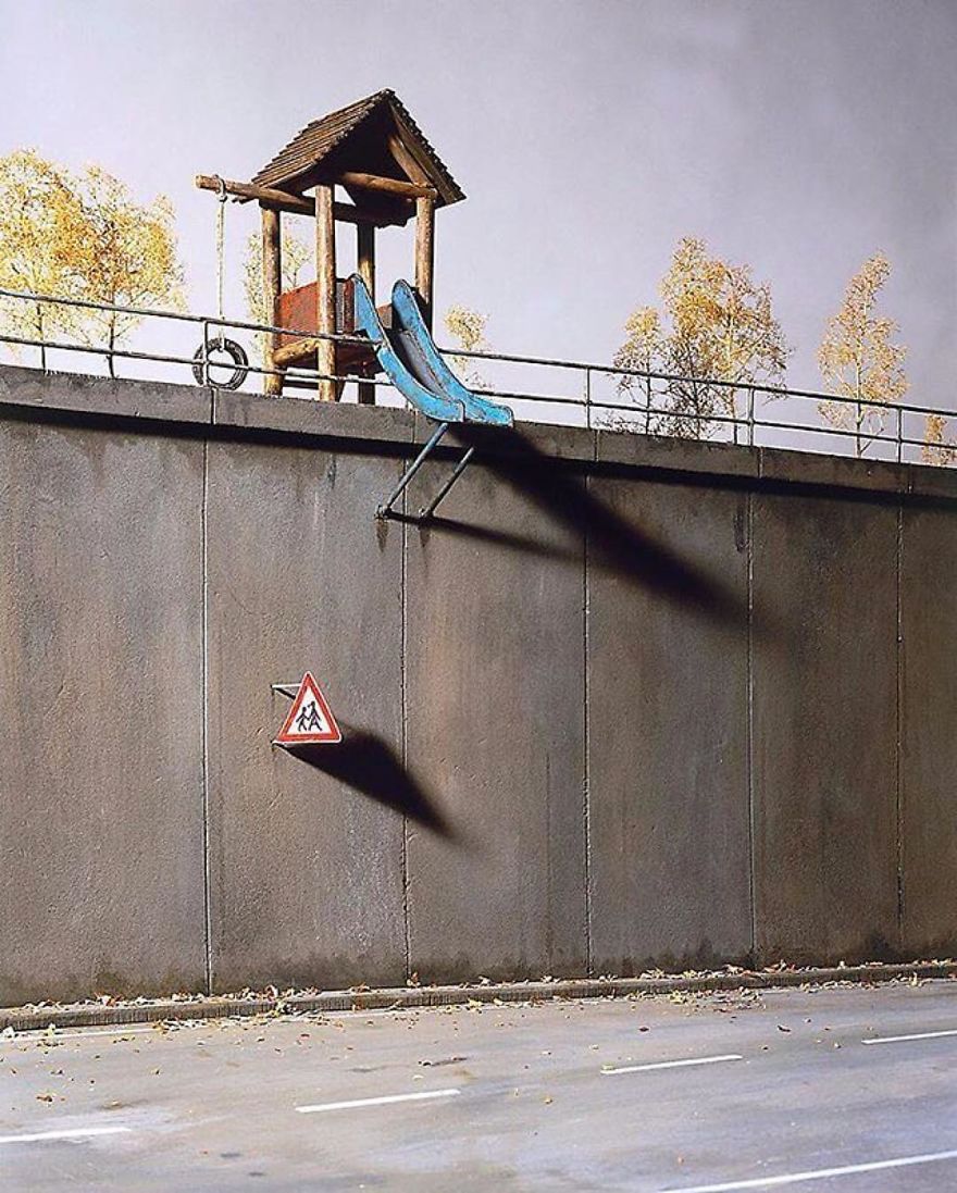 German Artist Creates Miniature Scenes With A Darkly Satirical Twist German Artist Creates Miniature Scenes With A Darkly Satirical Twist