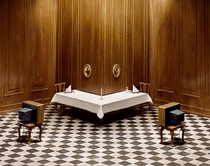 German Artist Creates Miniature Scenes With A Darkly Satirical Twist German Artist Creates Miniature Scenes With A Darkly Satirical Twist