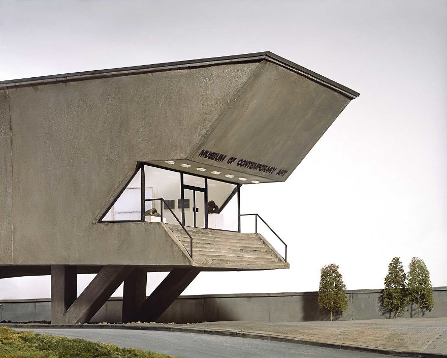 German Artist Creates Miniature Scenes With A Darkly Satirical Twist German Artist Creates Miniature Scenes With A Darkly Satirical Twist