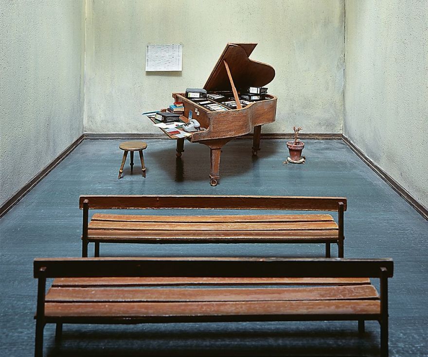 German Artist Creates Miniature Scenes With A Darkly Satirical Twist German Artist Creates Miniature Scenes With A Darkly Satirical Twist