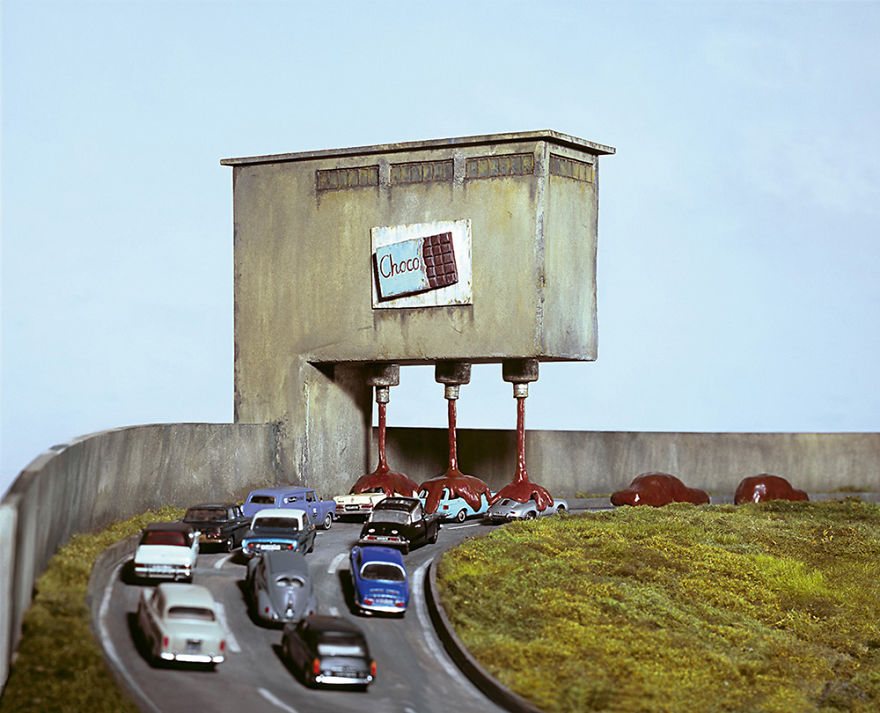 German Artist Creates Miniature Scenes With A Darkly Satirical Twist German Artist Creates Miniature Scenes With A Darkly Satirical Twist