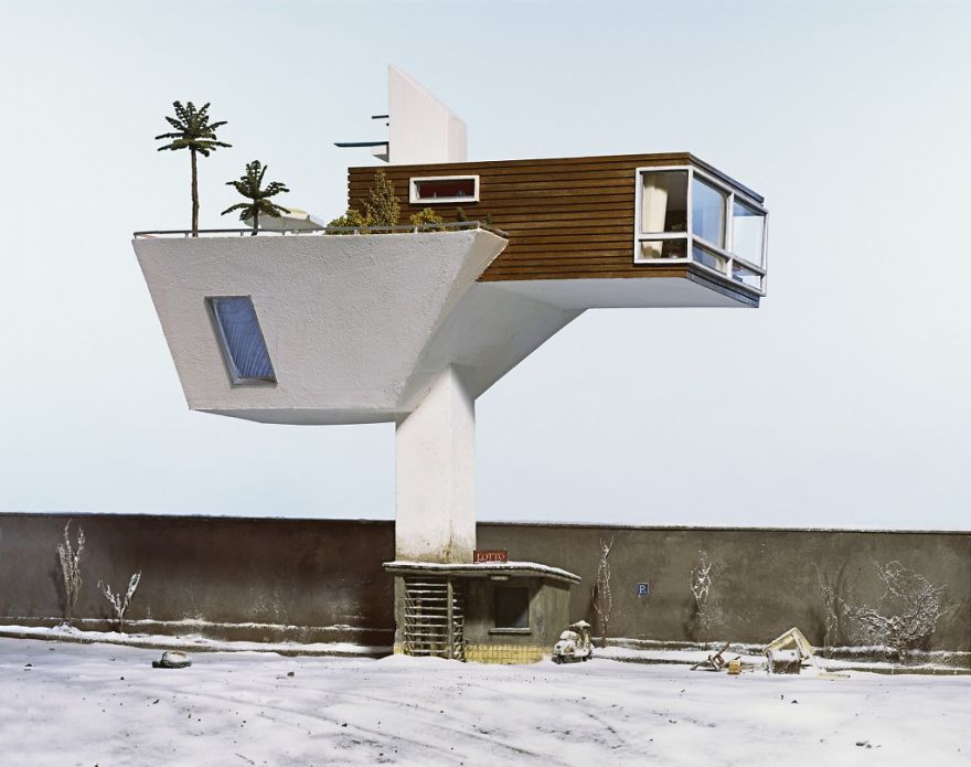 German Artist Creates Miniature Scenes With A Darkly Satirical Twist German Artist Creates Miniature Scenes With A Darkly Satirical Twist