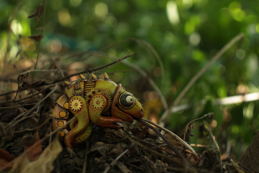 Figurine Biomechanics Chameleon