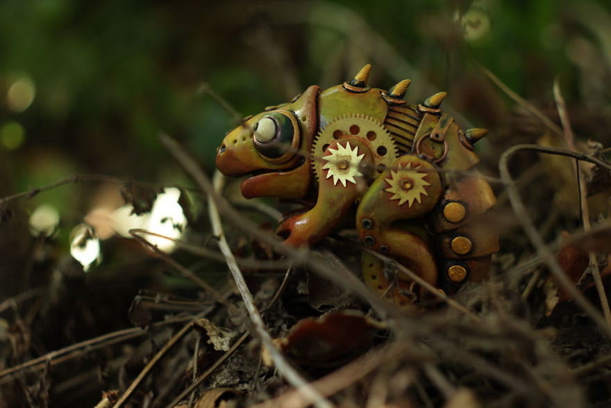 Figurine Biomechanics Chameleon