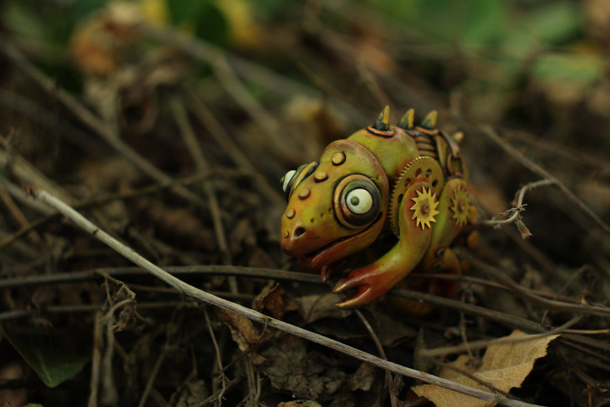 Figurine Biomechanics Chameleon