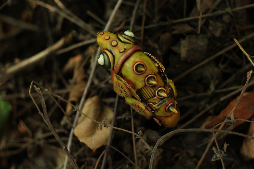 Figurine Biomechanics Chameleon