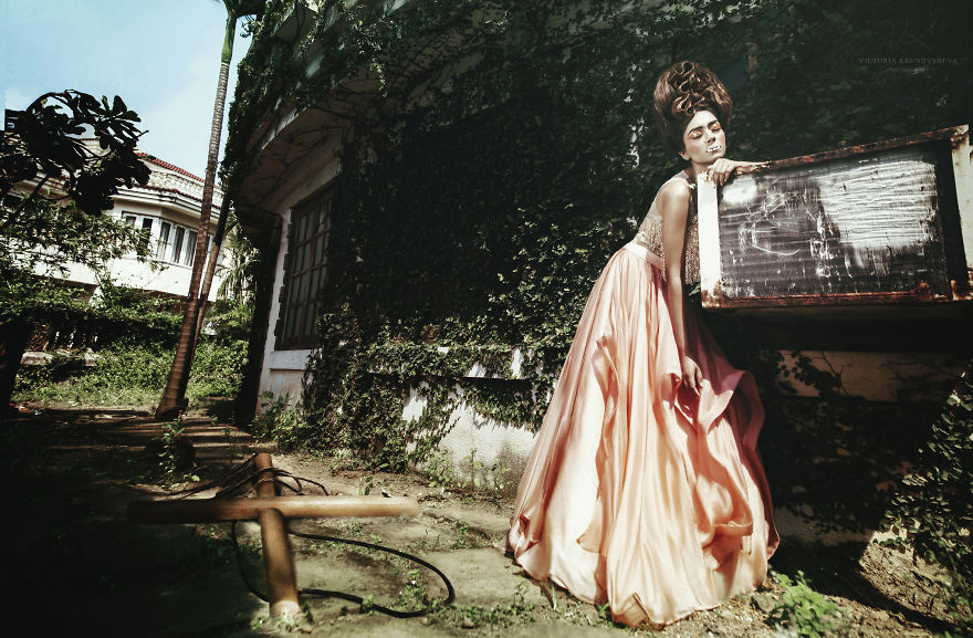 I Invite You Into My Dollhouse I Invite You Into My Dollhouse