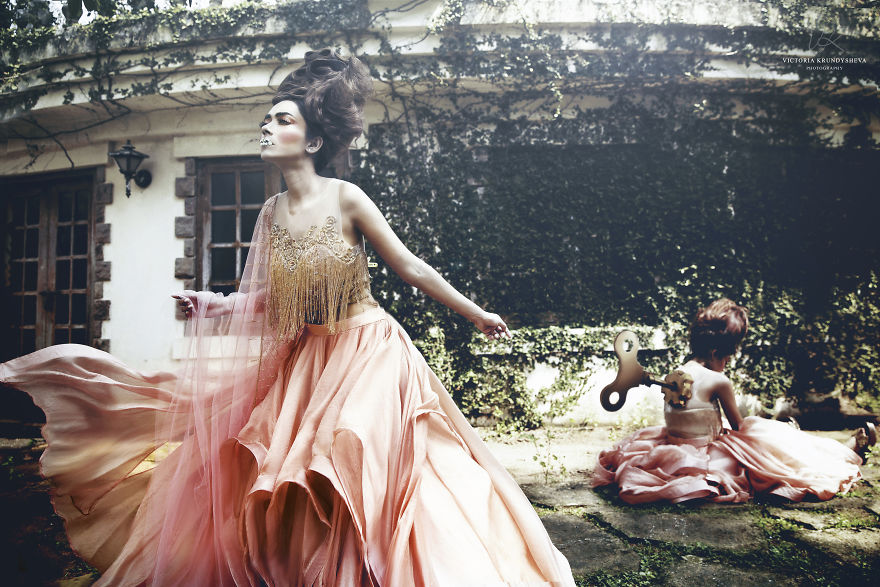 I Invite You Into My Dollhouse I Invite You Into My Dollhouse