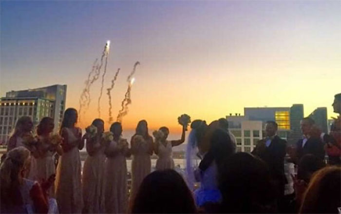 50 Perfectly Timed Pics That Will Make You Look Twice 50 Perfectly Timed Pics That Will Make You Look Twice