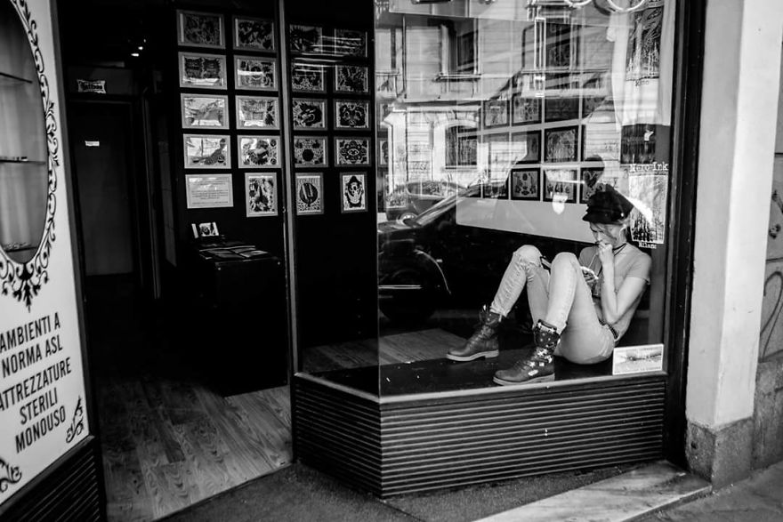 Photographer Captures The Gritty Spirt Of Milano In Candid Photos