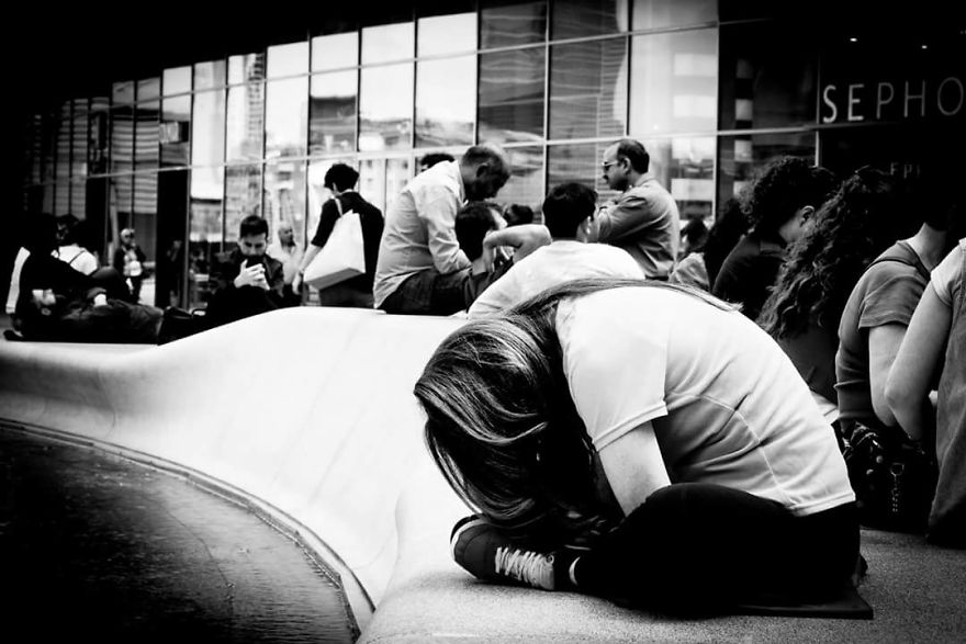 Photographer Captures The Gritty Spirt Of Milano In Candid Photos