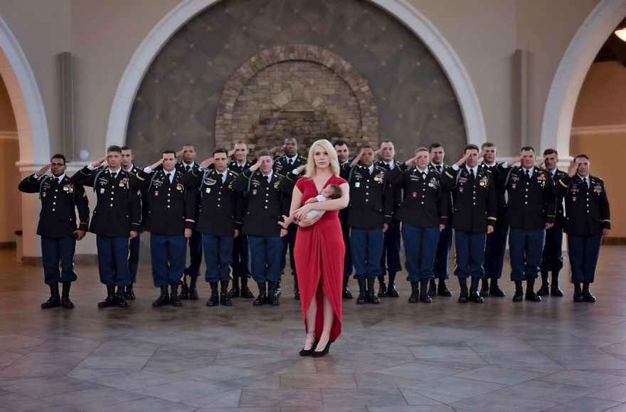 Pictures From Photoshoot Of Army ‘Brothers’ And Baby Daughter Of A Fallen Soldier Went Viral And It’s Clear Why Pictures From Photoshoot Of Army ‘Brothers’ And Baby Daughter Of A Fallen Soldier Went Viral And It’s Clear Why