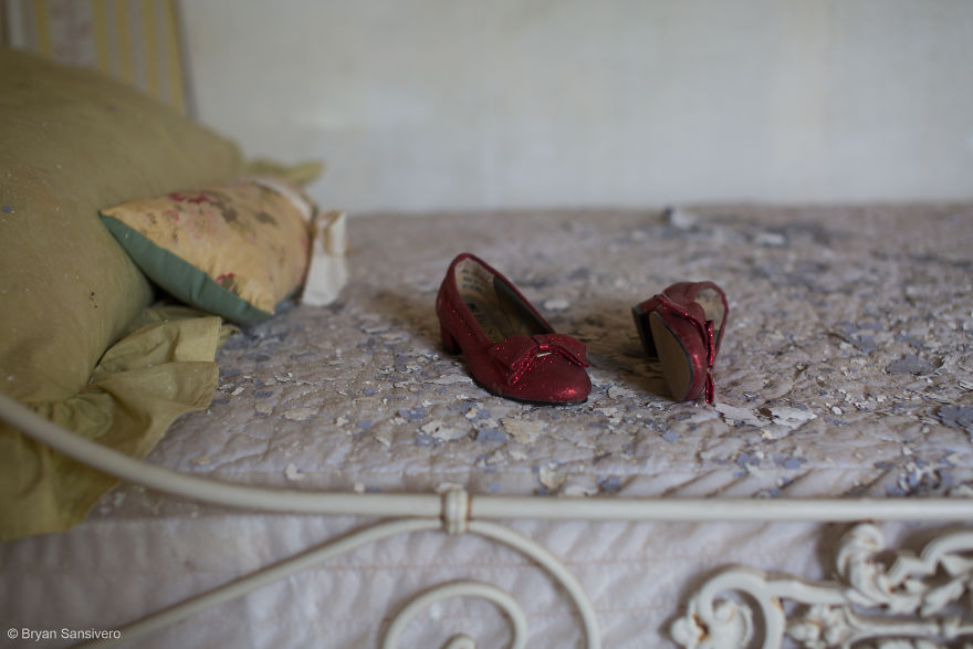 I Found An Abandoned Alice In Wonderland Mansion In New York I Found An Abandoned Alice In Wonderland Mansion In New York