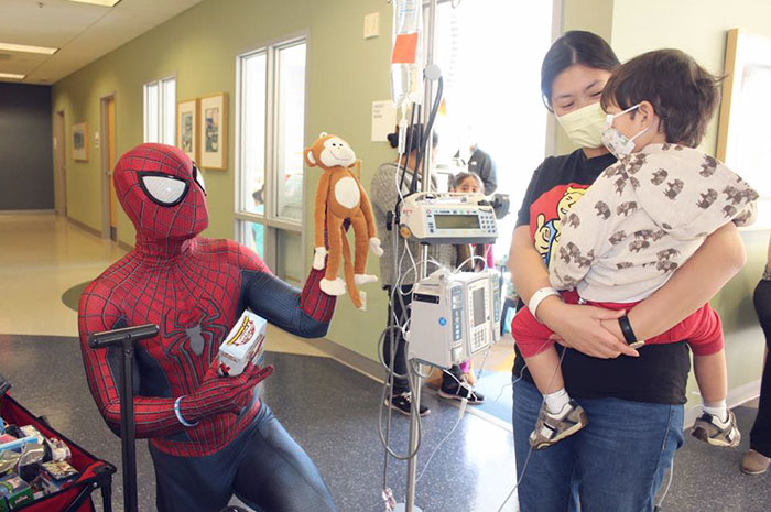 This Man Has Helped Over 10,000 Children By Dressing Up As Spider-Man And His Story Will Make You Cry This Man Has Helped Over 10,000 Children By Dressing Up As Spider-Man And His Story Will Make You Cry