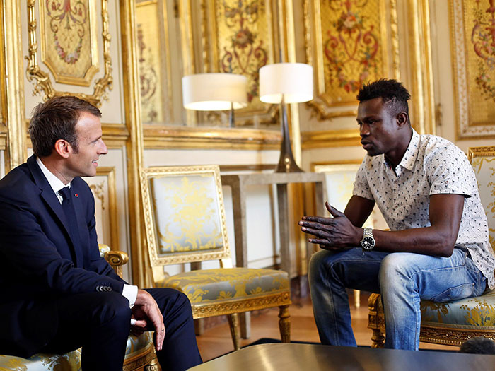 African Immigrant Climbs 4 Storeys With His Bare Hands In Less Than 30 Secs To Save 4-Year-Old Dangling From Balcony African Immigrant Climbs 4 Storeys With His Bare Hands In Less Than 30 Secs To Save 4-Year-Old Dangling From Balcony