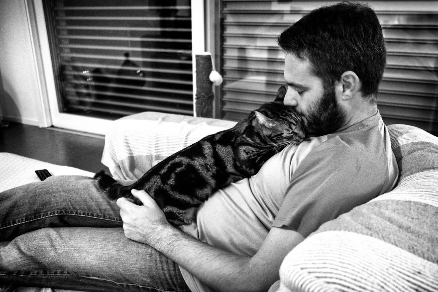I Photograph Men With Their Cats And The Result Is Cuteness Overload!