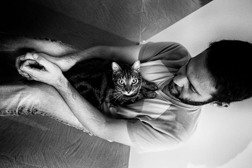 I Photograph Men With Their Cats And The Result Is Cuteness Overload!