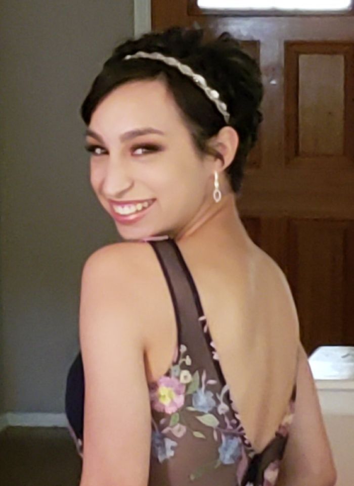 Teen Shocks Her Prom Date By Walking For The First Time In 10 Months, And His Reaction Says It All Teen Shocks Her Prom Date By Walking For The First Time In 10 Months, And His Reaction Says It All