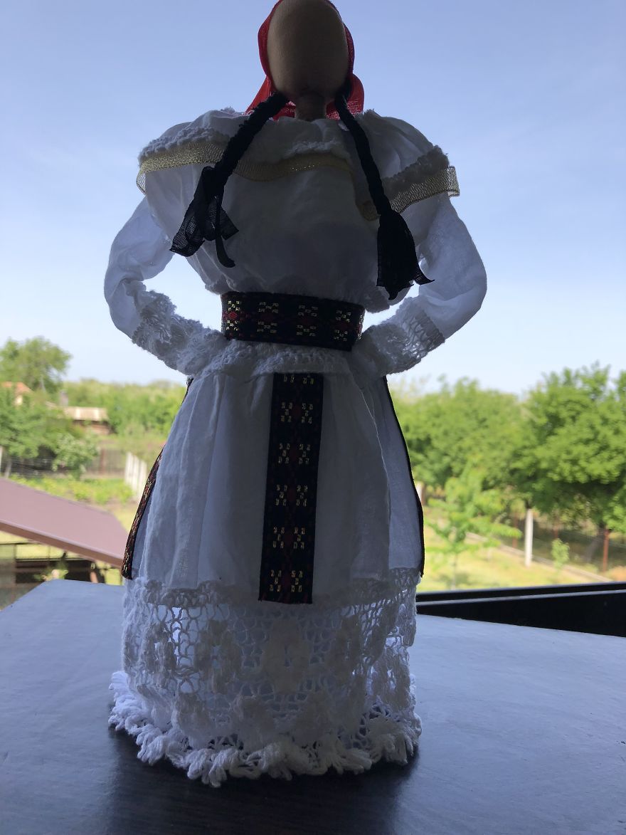 My Mother Makes Fashion Models From Beer Bottles, Here’s What She Made So Far My Mother Makes Fashion Models From Beer Bottles, Here’s What She Made So Far