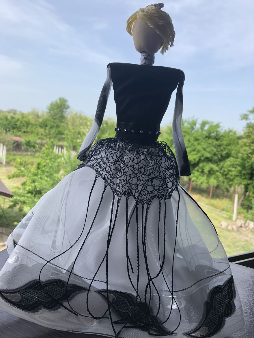 My Mother Makes Fashion Models From Beer Bottles, Here’s What She Made So Far My Mother Makes Fashion Models From Beer Bottles, Here’s What She Made So Far
