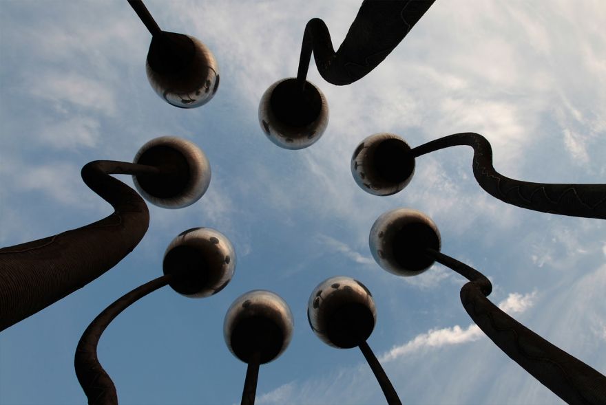 I Photographed An Extraterrestrial Looking Sculpture In Delhi