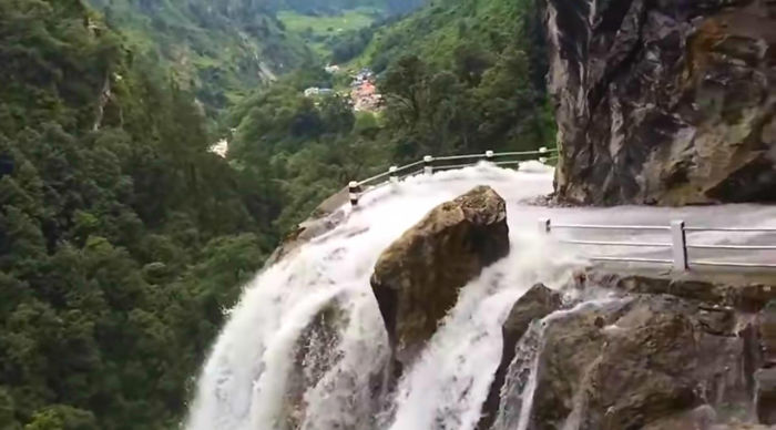 Driver Skillfully Navigates One Of The World’s Most Dangerous Roads In Nepal That Runs Through A Waterfall Driver Skillfully Navigates One Of The World’s Most Dangerous Roads In Nepal That Runs Through A Waterfall