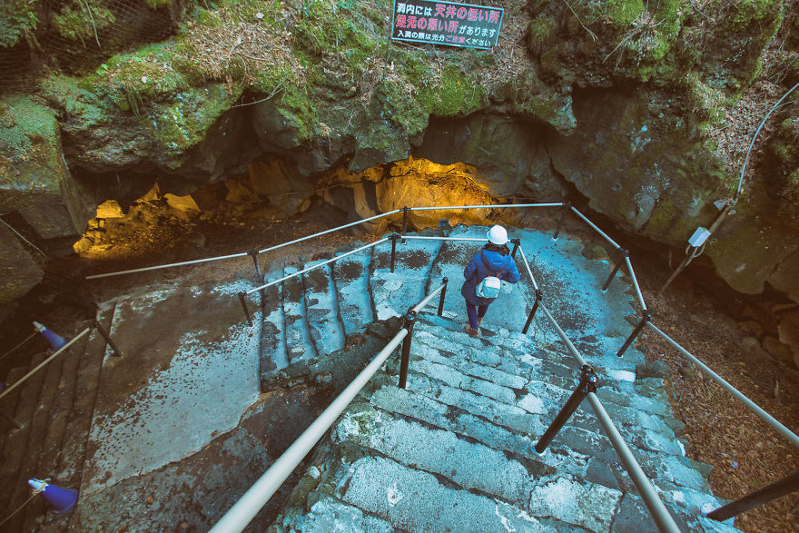 The No-Face Tourist In Japan