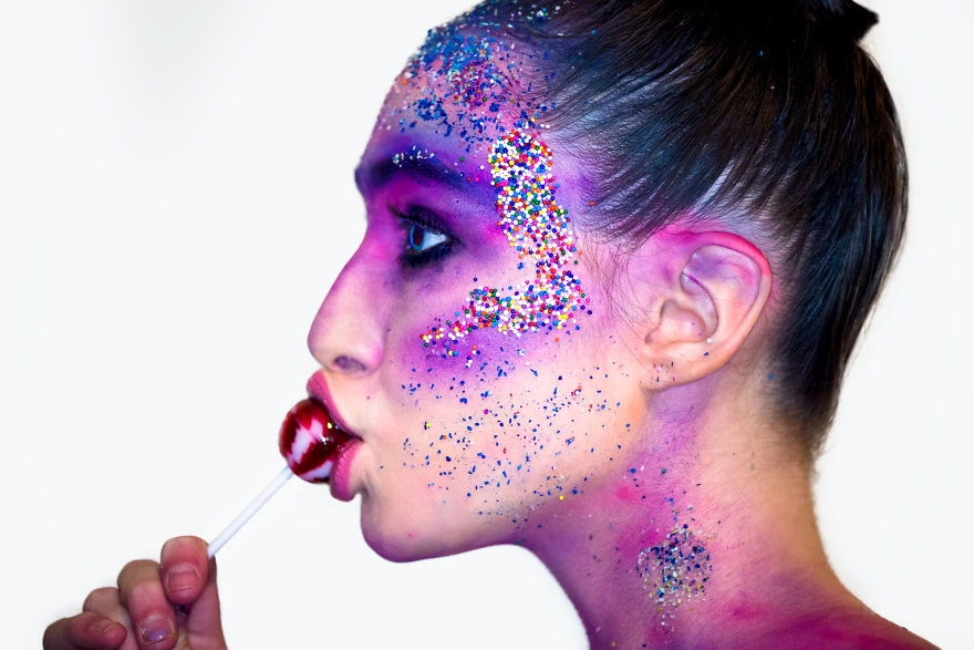 I Used Common Household Items To Photograph A Model That Will Draw Your Attention I Used Common Household Items To Photograph A Model That Will Draw Your Attention